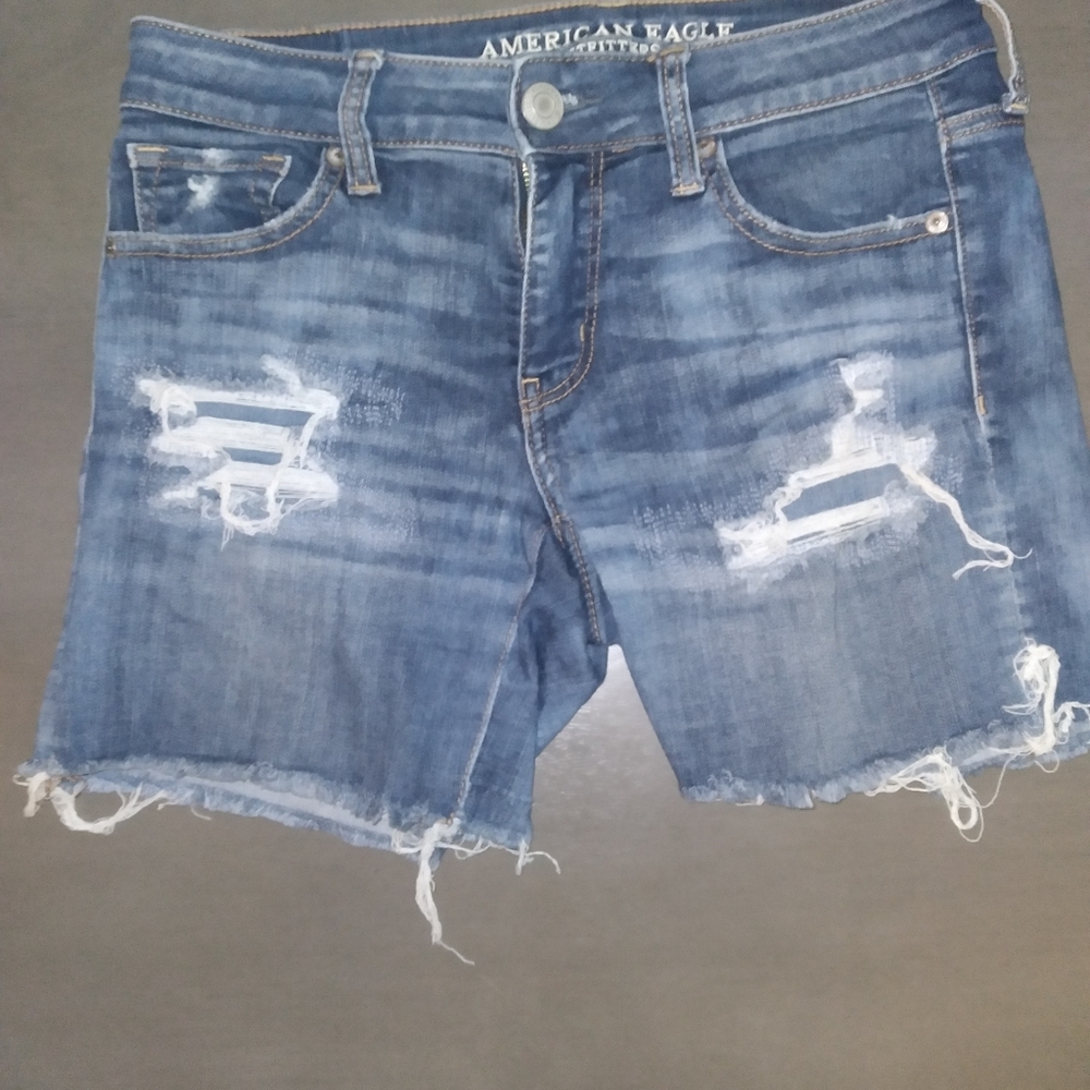 American Eagle 🦅 Super Stretch Distressed Shorts Size 4